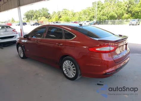 2014 Ford Fusion Energi Titanium z USA, uszkodzony, nr VIN 3FA6P0SU3ER126548